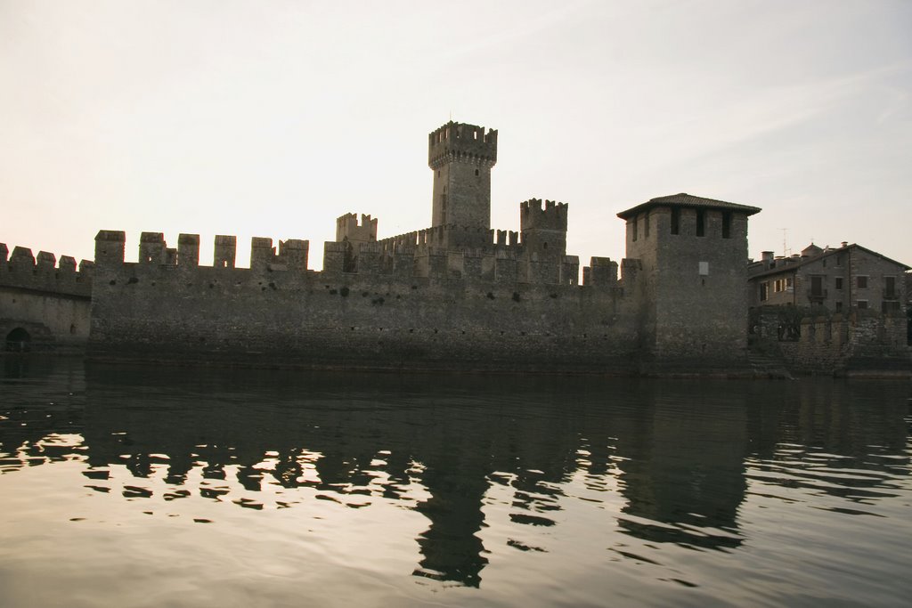 Castelo Sirmione by Gregoria Correia