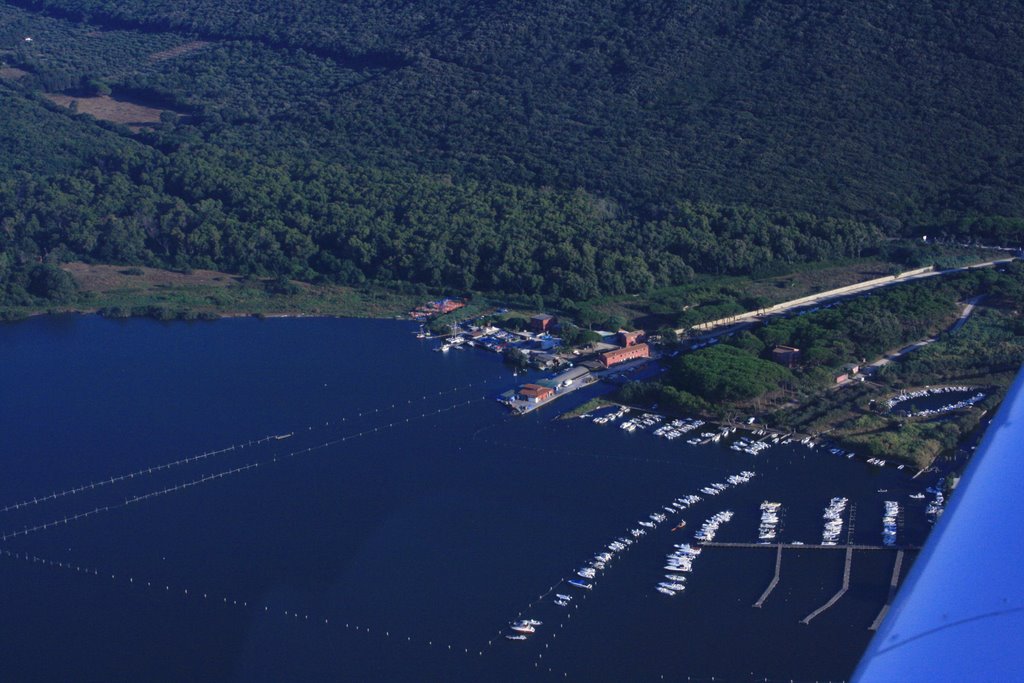 Torre paola Lunico lago privato al mondo by Riccardo Fabbri