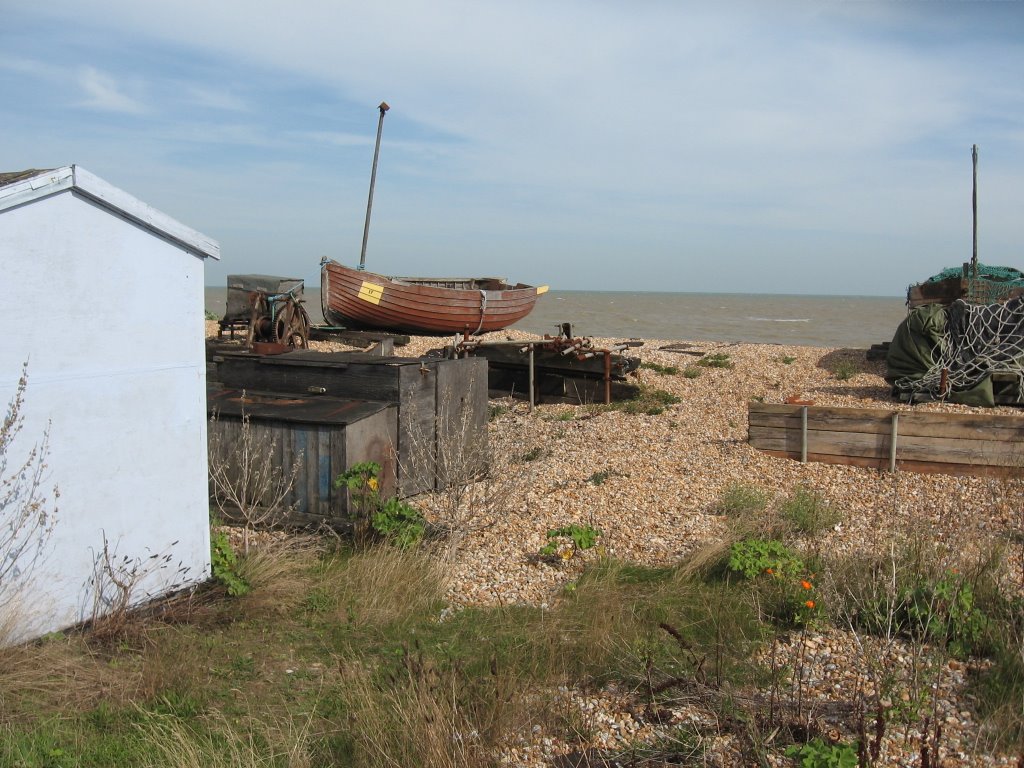 Beach at Littlestone-On-Sea. by Hollywood Hill