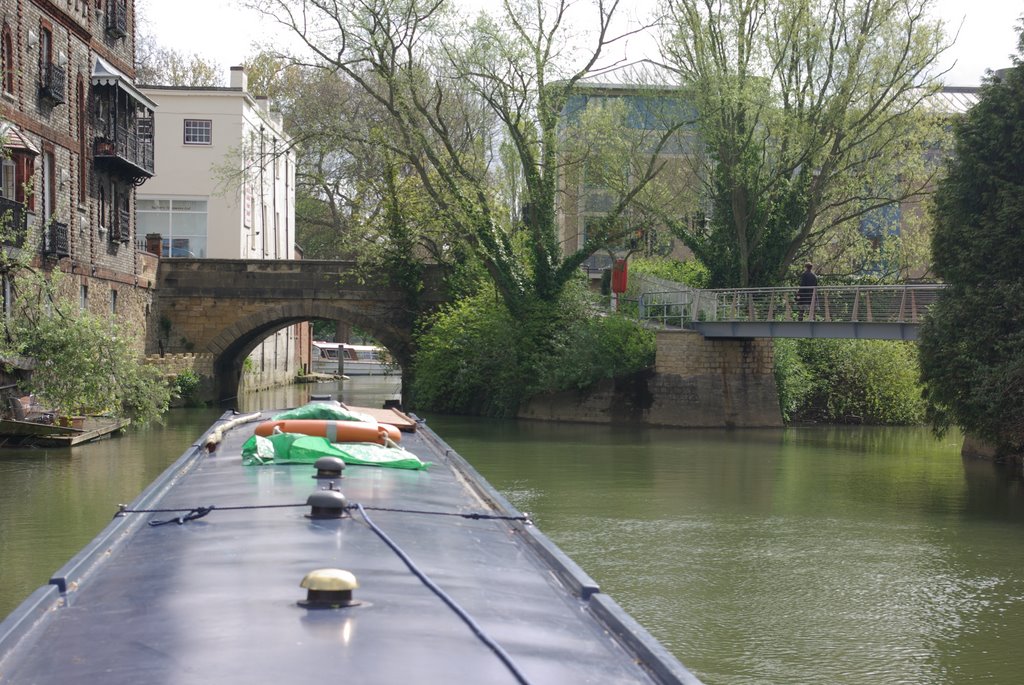 Limoni at Folly Bridge on Thames, Oxford by Adventures of Limoni