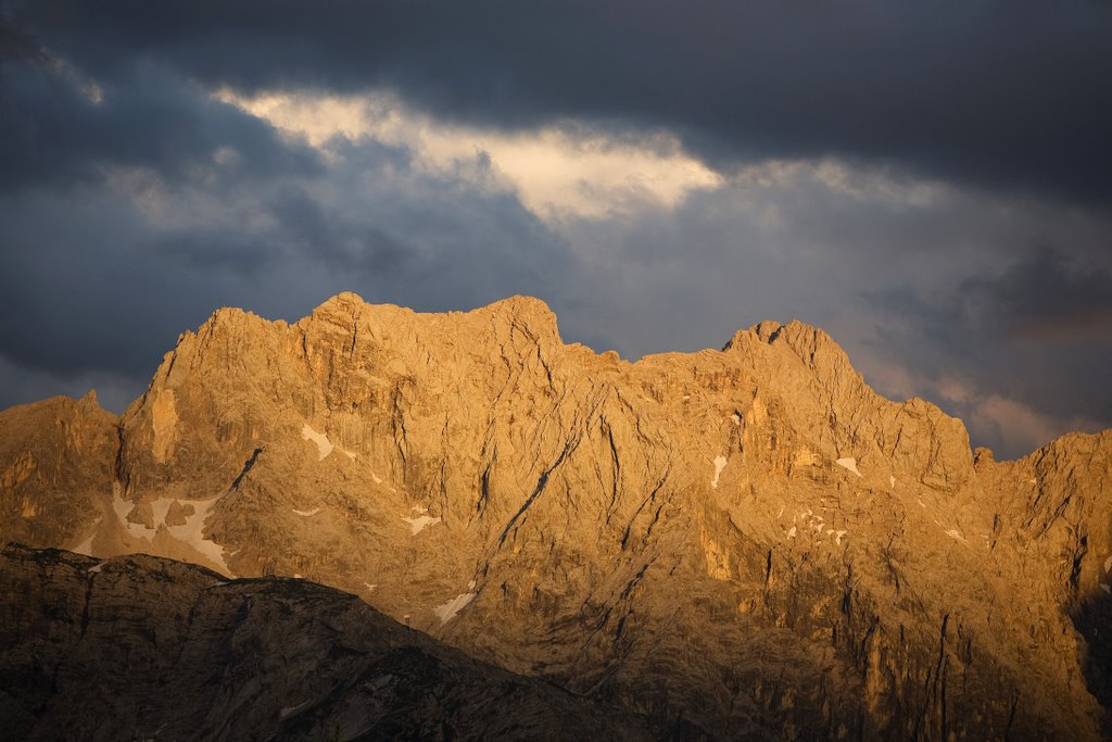 Abendblick vom Kreuzeck zur Dreitorspitze by Jochen  Bückers