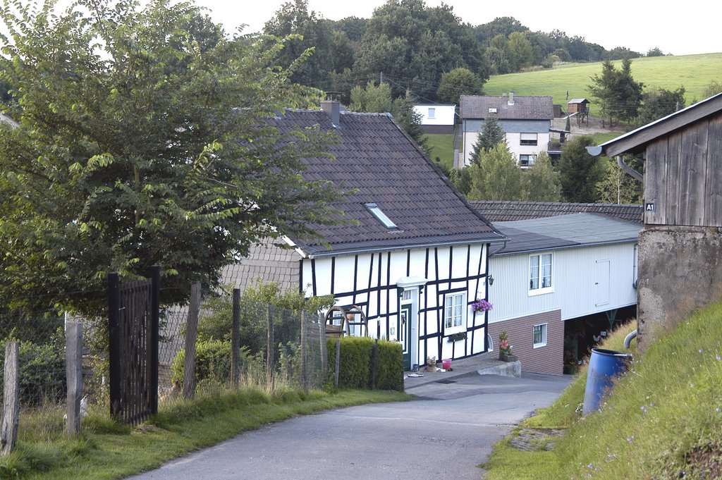 Bergisches Bauernhaus in Oberpilghausen by Billy Eichendorff