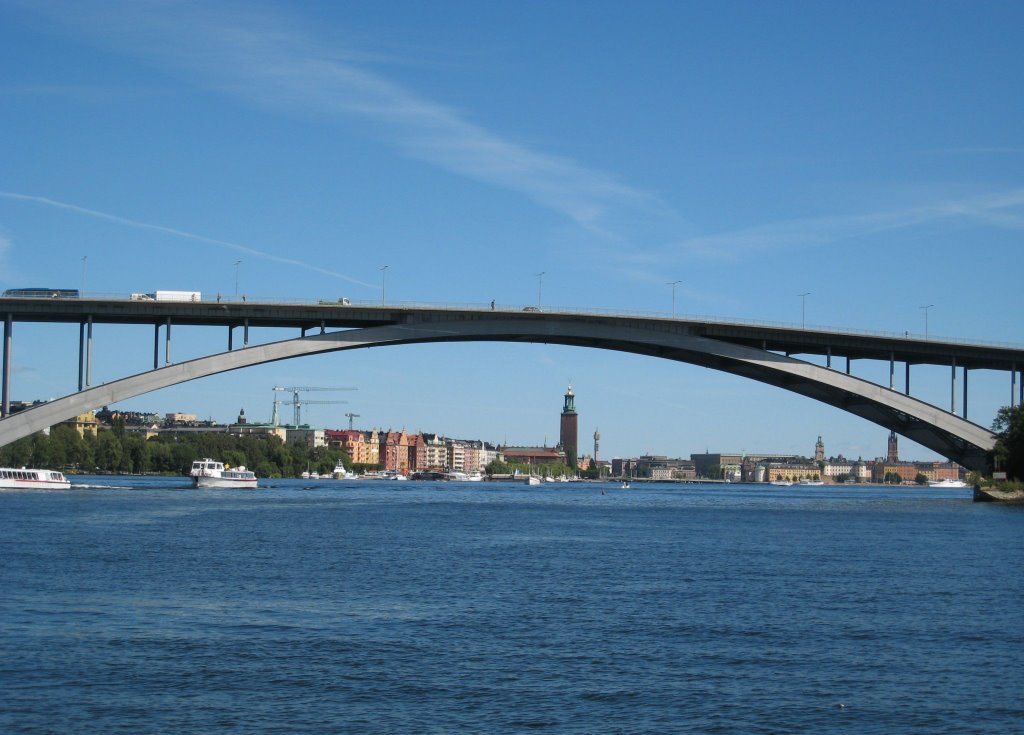 Västerbron with central Stockholm in the background by jesfab