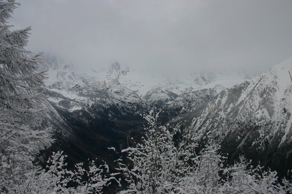 Colle San Carlo - vista verso il Monte Bianco - 08-12-2006 by Francesco Rovere