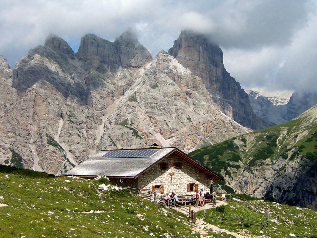 Lange Alpe mit dem Schwalbenkofel (Croda dei Rondoi) by Diesirae