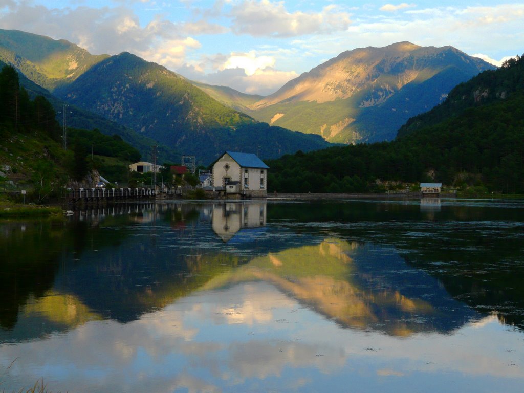 Embalse de Pineta by Gonzalo Martinez Her…