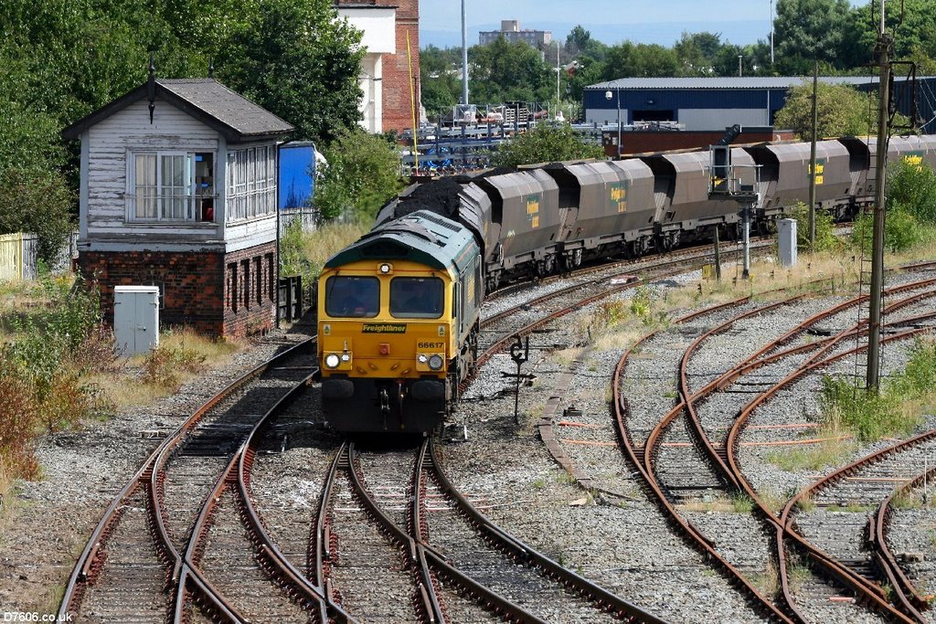 Warrington Arpley Signal Box by D7606.co.uk