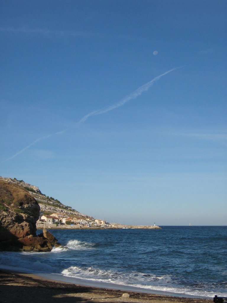 La plage de la verrerie le matin by Dominique Guardiola