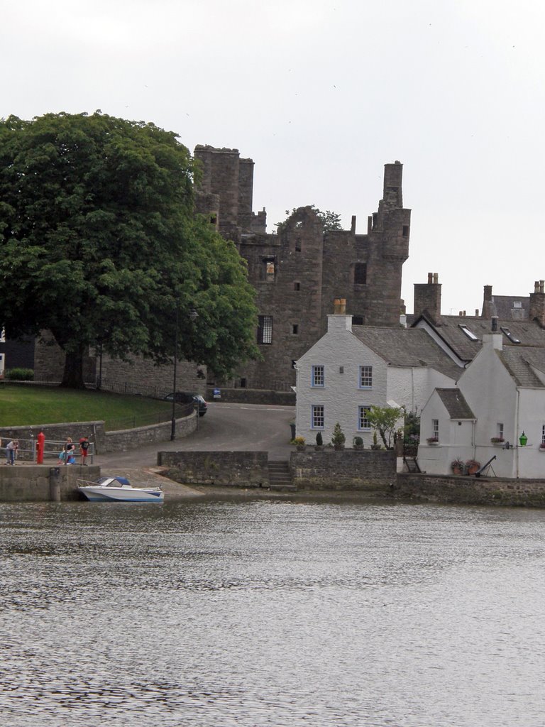 McLellan's Castle by © Douglas MacGregor