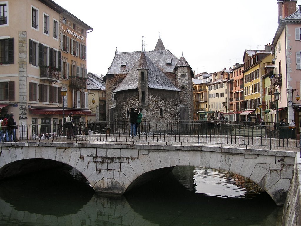 Annecy, le long du canal, décembre 2006 by bmaurice