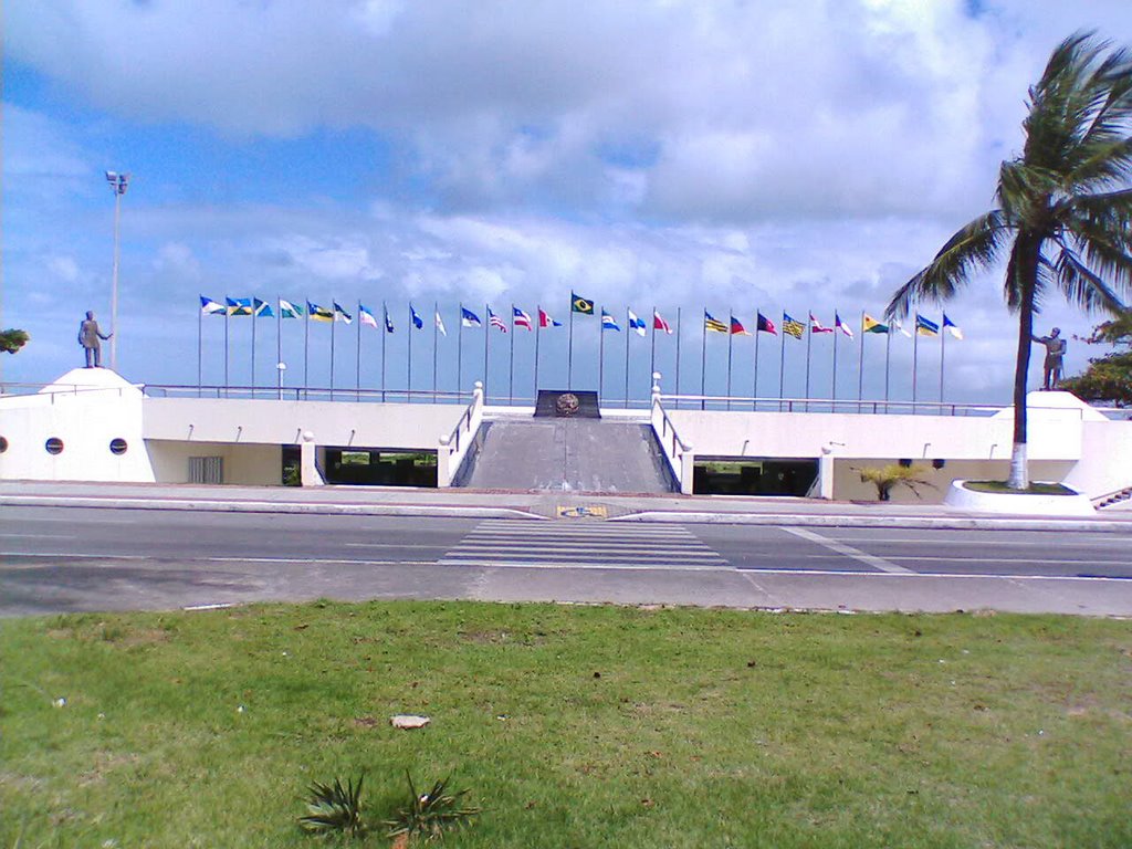 Frente do Monumento à República - Jaraguá - Maceió-AL. by ricklmago