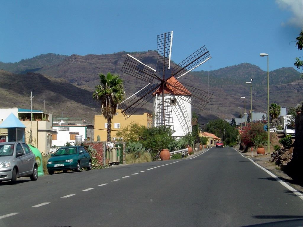 ESPAÑA Islas Canarias, Gran Canaria, Entrada a Mogan by Talavan