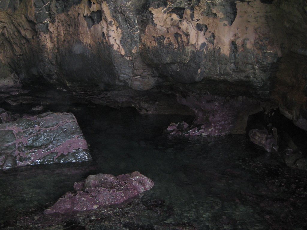 Black & purple rocks inside crystal water ..::Ame&Kerol::.. by Amefuccino