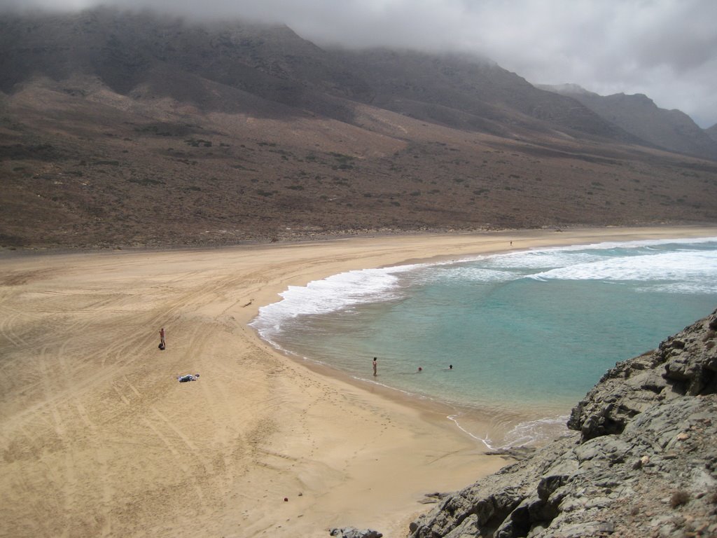 Little ocean's corner protected from waves. Perfect water ..::Ame&Kerol::.. by Amefuccino