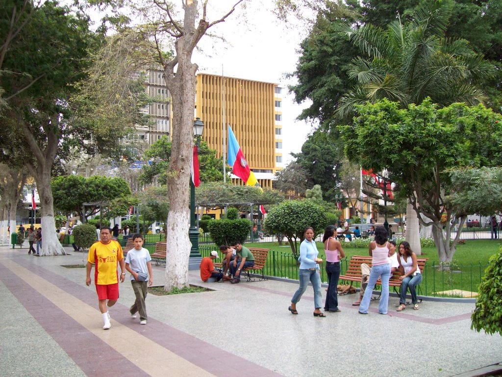 Toma desde la Plaza de Armas by Miguel Ángel Cardena…