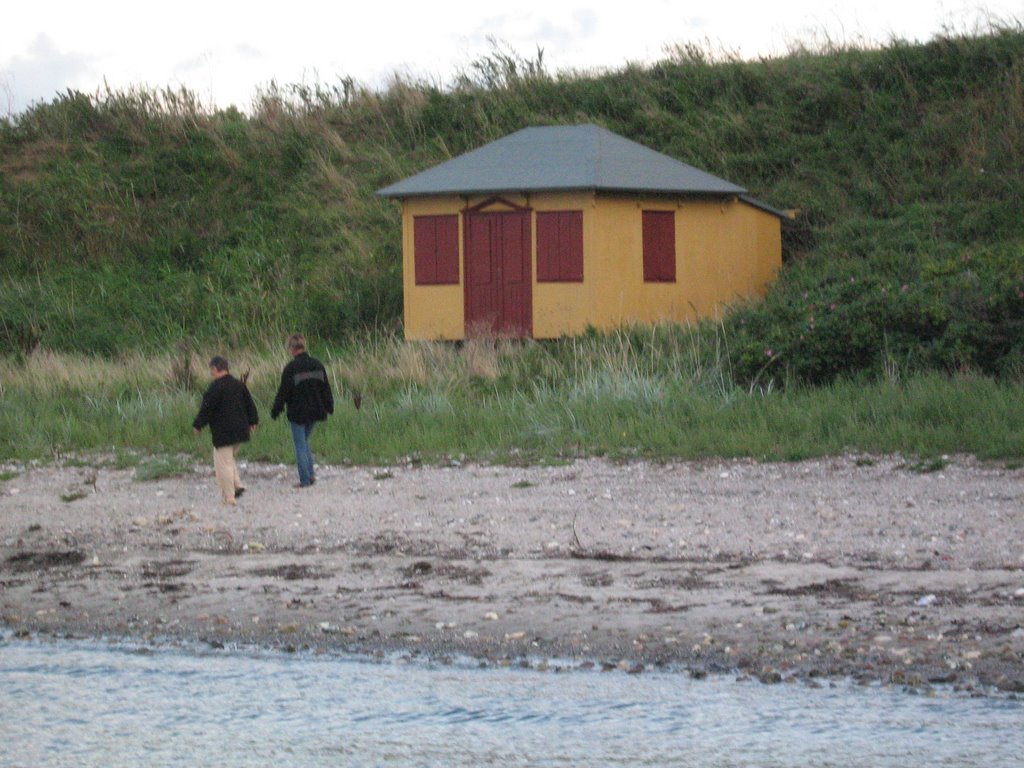 Strandhus ved Søby strand by Jørgen Andersen