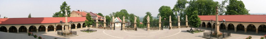 Panorama Placu Rajskiego ze schodów Bazyliki by Zabawy z Archimedese…