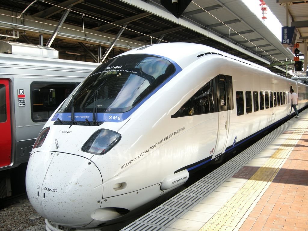 JR Kagoshima line express"Sonic"@Hakata station,Fukuoka city　JR鹿児島本線博多駅に停車中の特急「ソニック」（福岡市） by butch24h