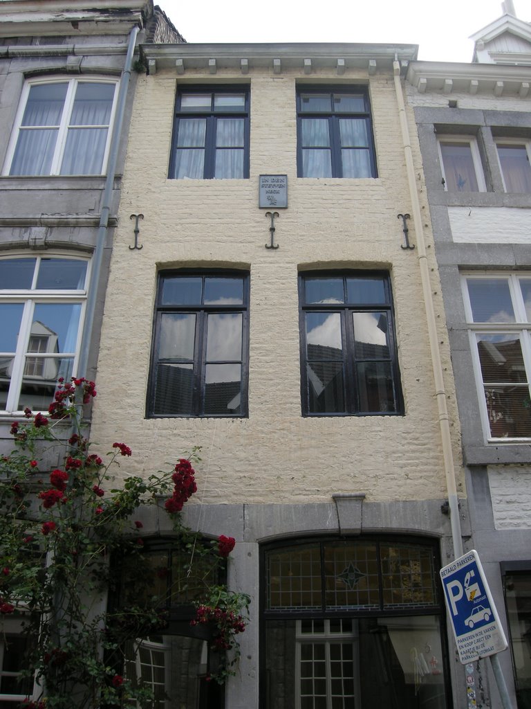 Maastricht, Rechtstraat, In den Steyven Neck by Joek Roex