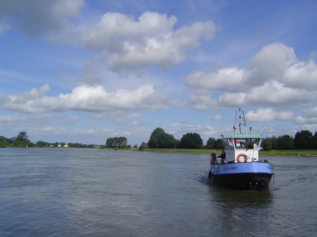 The ferry from Hattem to Zwolle, view along the IJssel in the direction of Kampen by Wim Rietberg