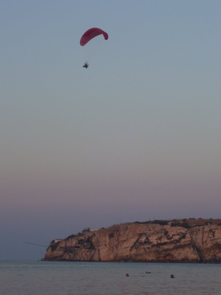 Uomo volante by Michele Franchini