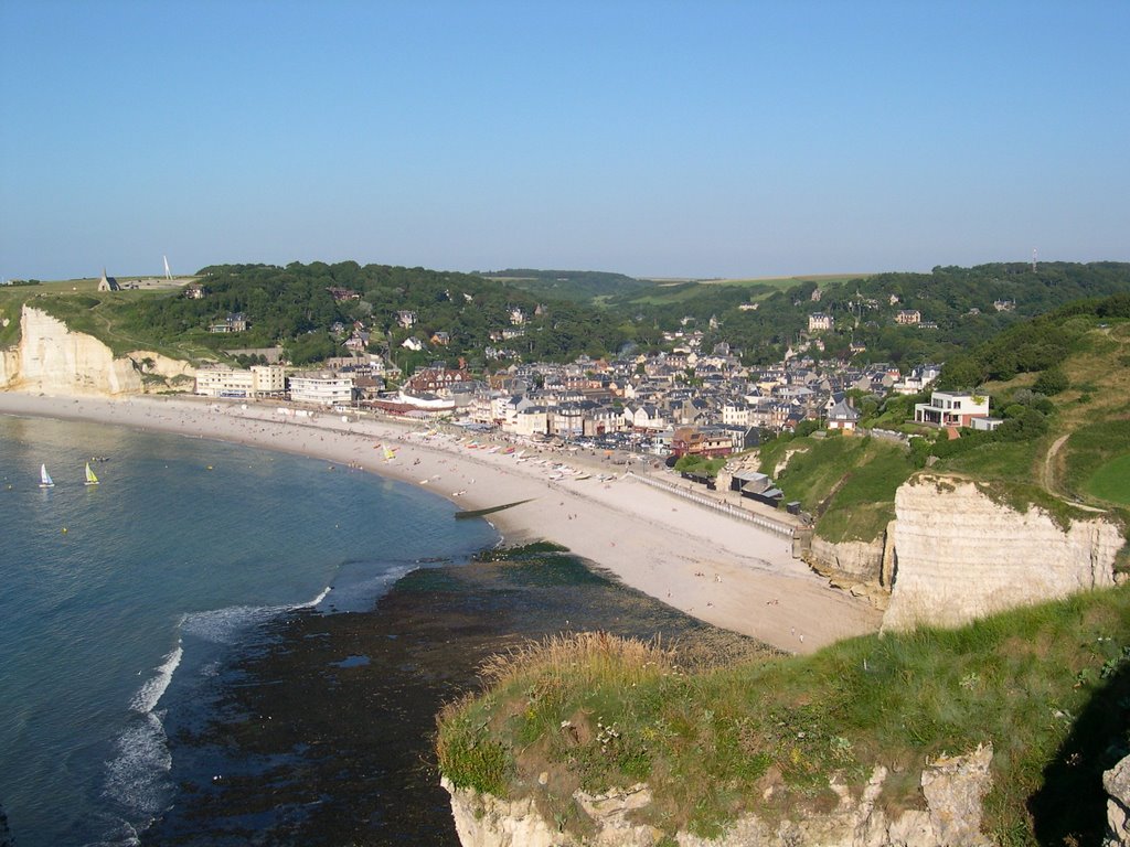 Etretat - View of the village by Eric Medvet