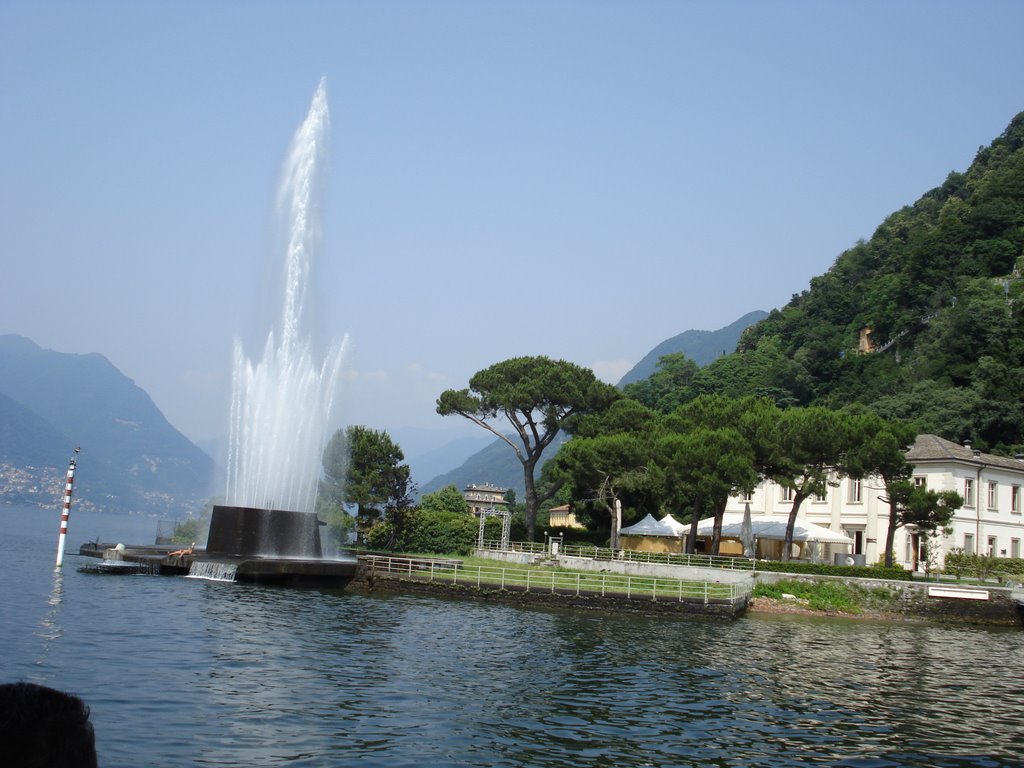 Como lake by GHEORGHE PETCU