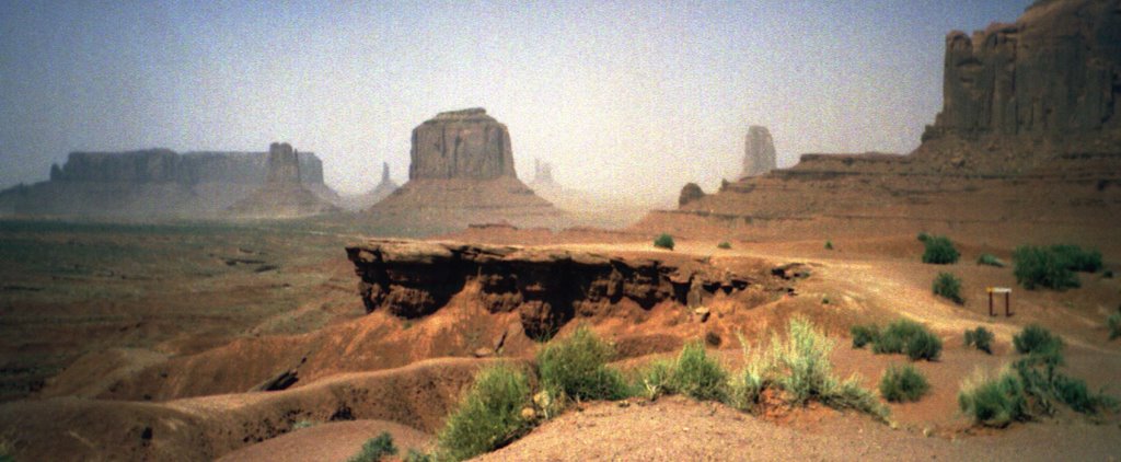 USA, panorama sur Monument Valley en Arizona by Roger Narbonne