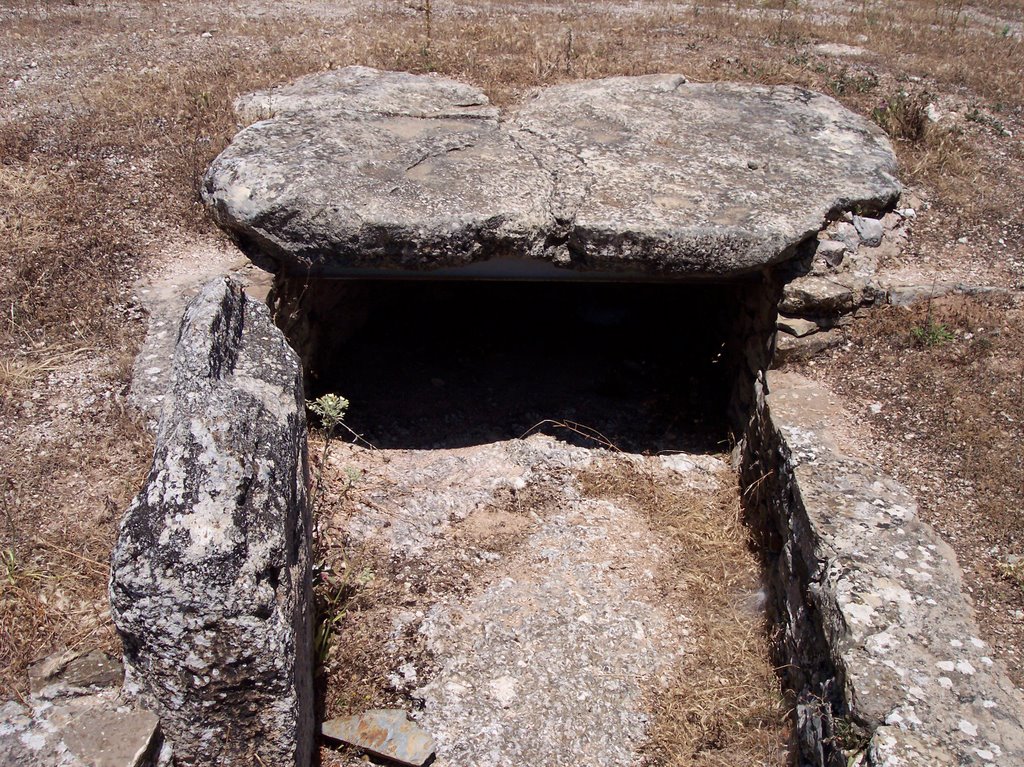 Sepulcro de Galería (Edad del bronce, II milenio) - Alcalá del Valle (Cádiz) by Vancedel