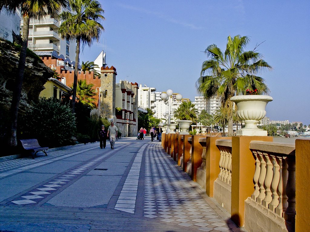 Paseo marítimo de Benalmádena. by © Jotaerre