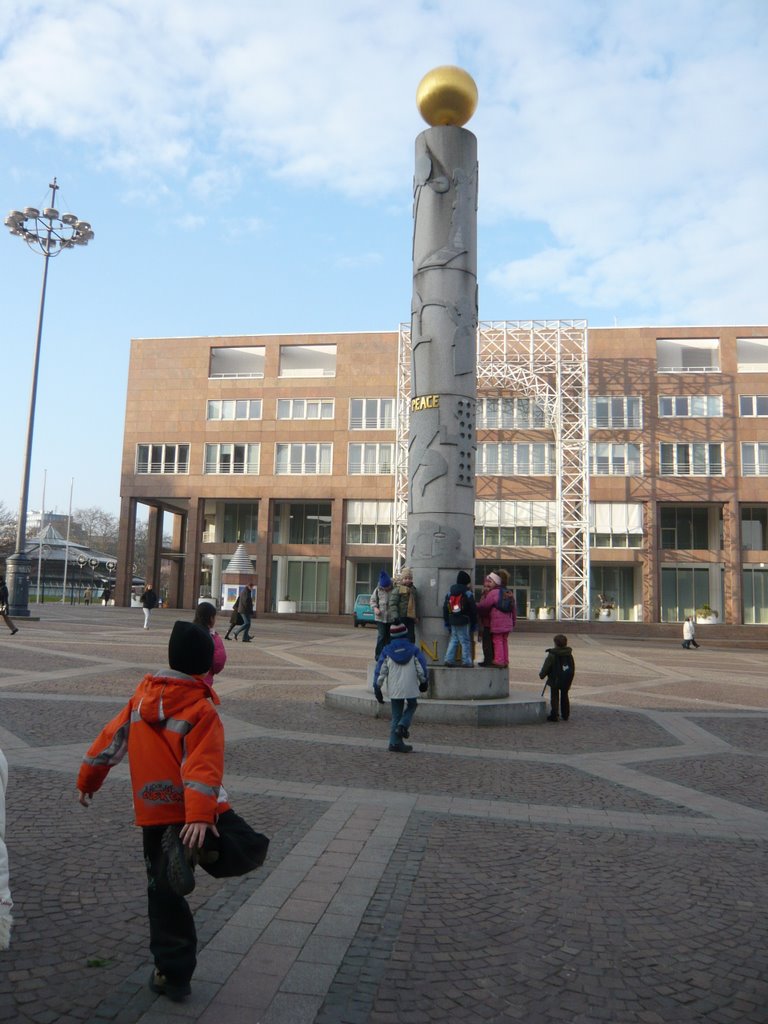 Die "Friedenssäule" Am Friedensplatz Dortmund - vor dem Rathaus by baeredel