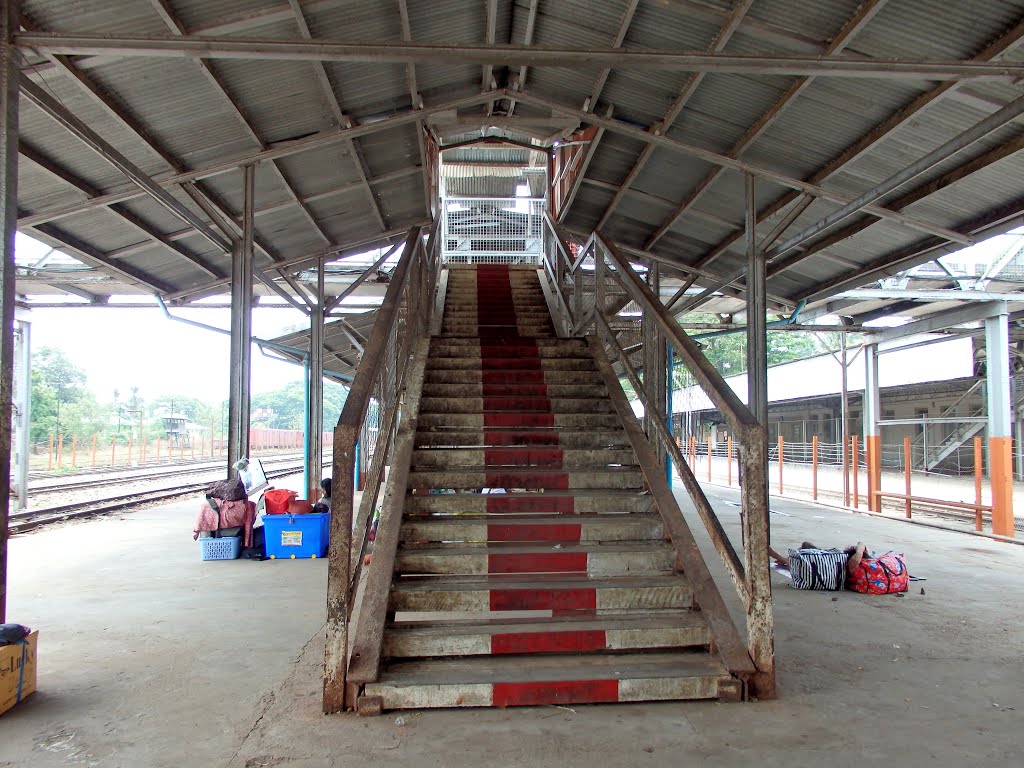 Pyinmana station by mohigan