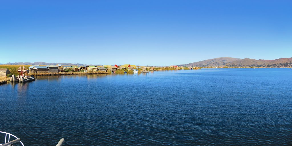 Lake Titikaka - Uros Islands tour by Lester Kovac