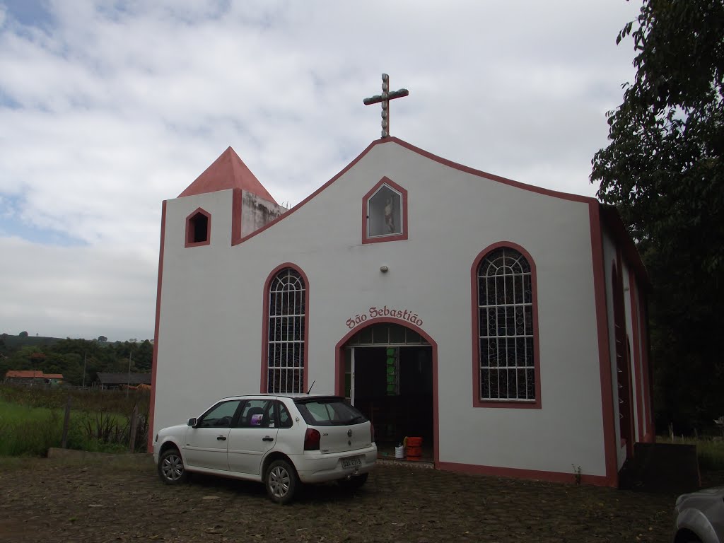 Igreja São Sebastião Campo do Meio by vichv