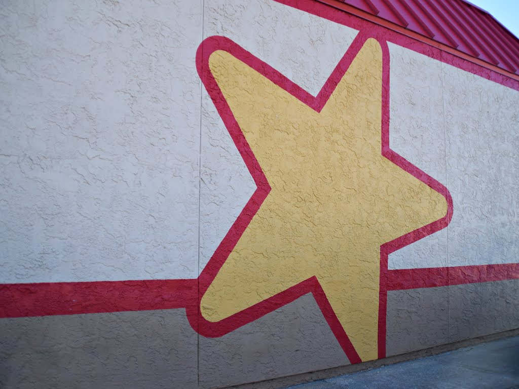 Hardees Star, Fredericksburg, VA by Dan R. Mills