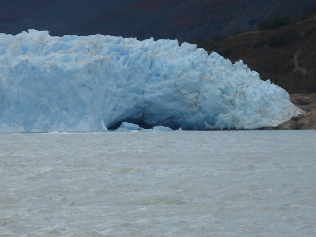 COMIENZO DE LA EROSIÓN DEL GLACIAR PERITO MORENO by Gordito Feroz