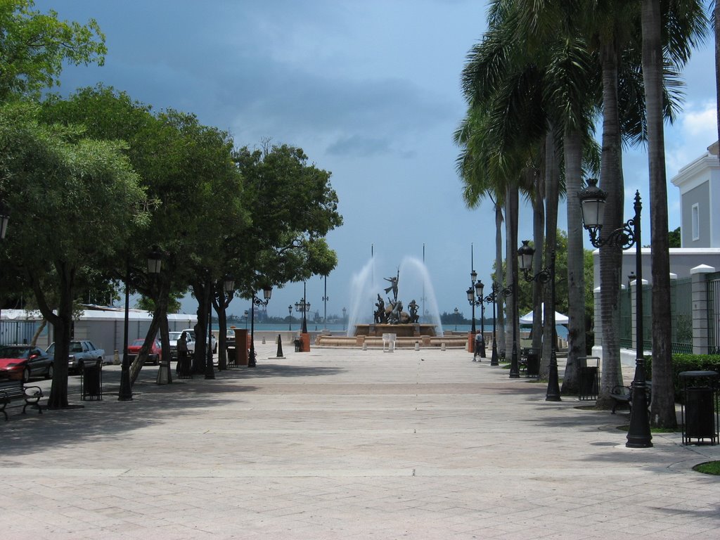 Fuente en el Paseo de La Princesa by Luis Borrero