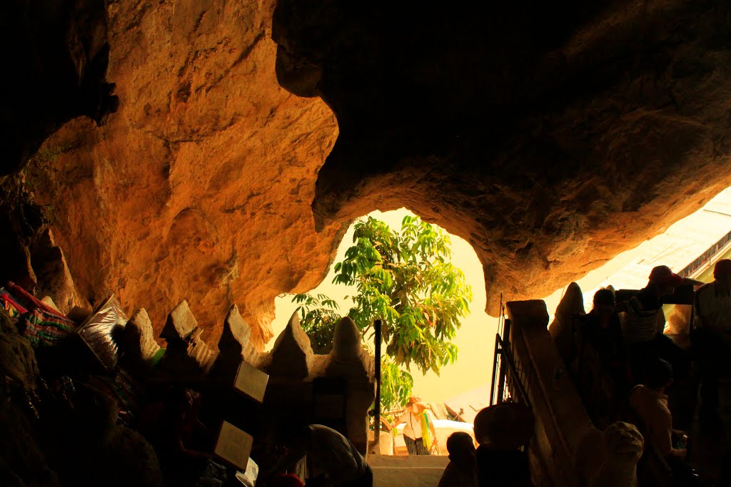 Unnamed Road, Pak Ou, Laos by quanphe ngoduc