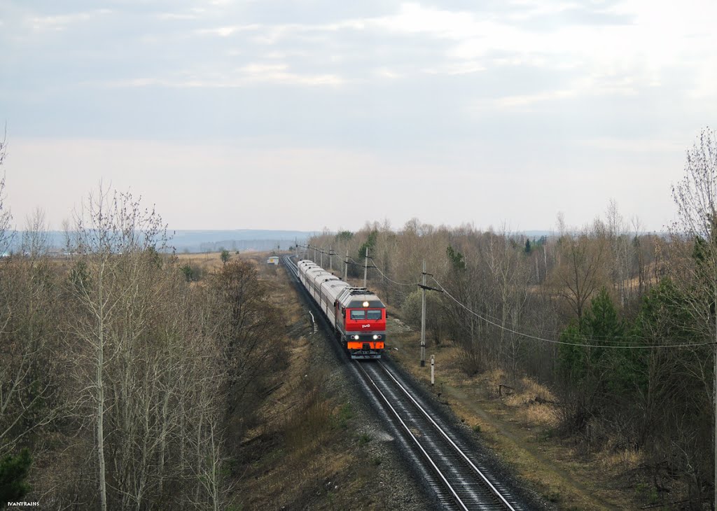 Скорый поезд Круглое Поле - Москва на перегоне Ижбобья - Агрыз by ivantrains