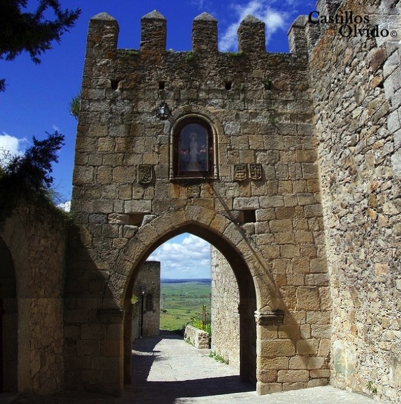 Puerta del Triunfo (Castillos del Olvido) by Pedro Ma Vargas Arév…