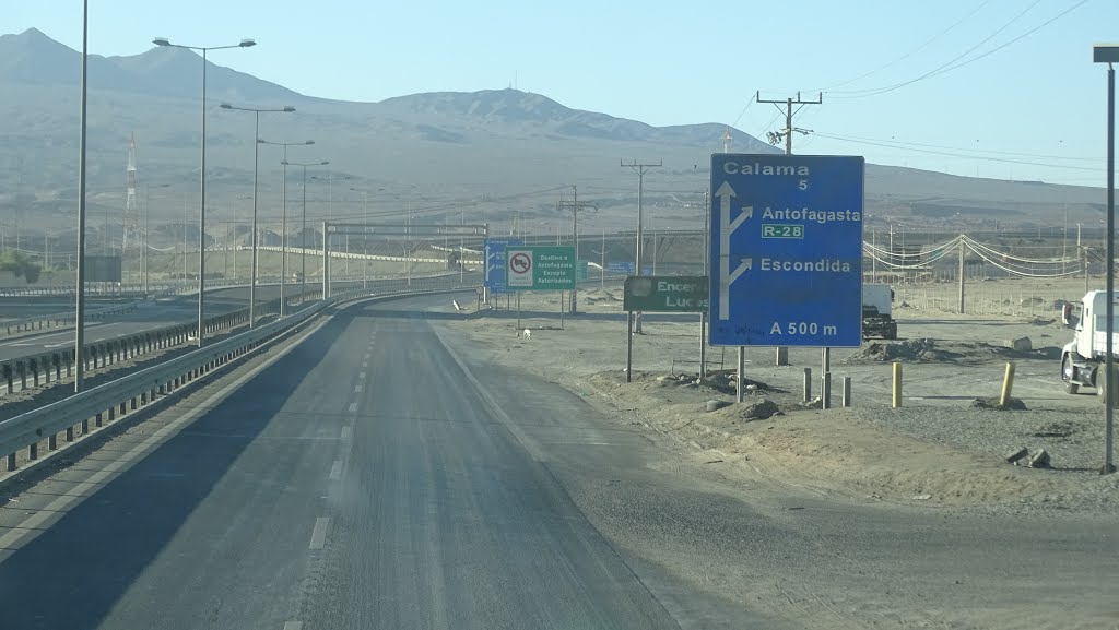 Km.1357.-Acceso a Antofagasta a 500m.-Al Norte by Luis Cesar