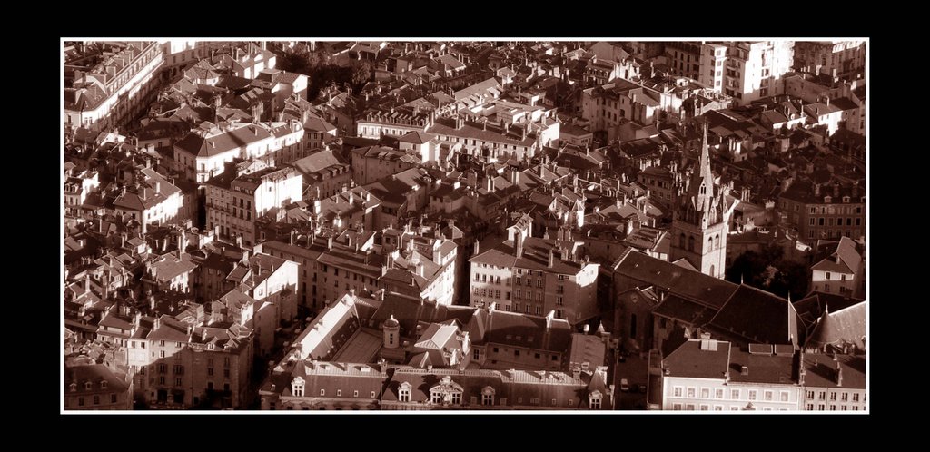 Vieux Grenoble vu depuis la Bastille by Lilian Alizert