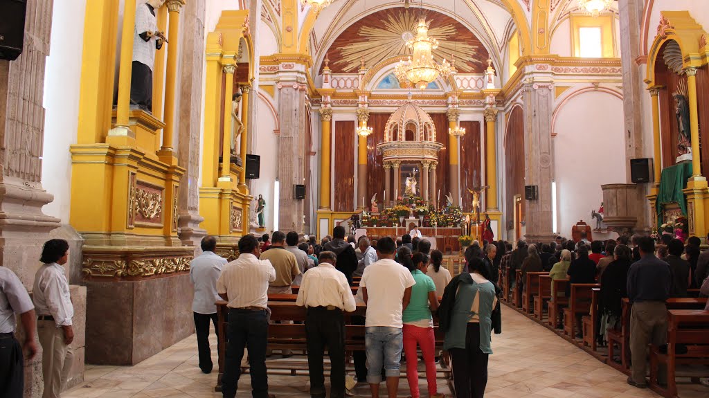 Interior iglesa jalacingo by Gilberto Quintana Be…