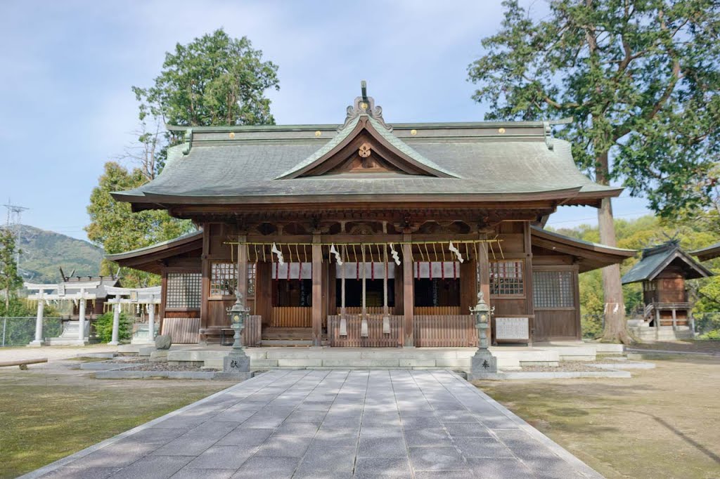 剣神社 by 石津安信