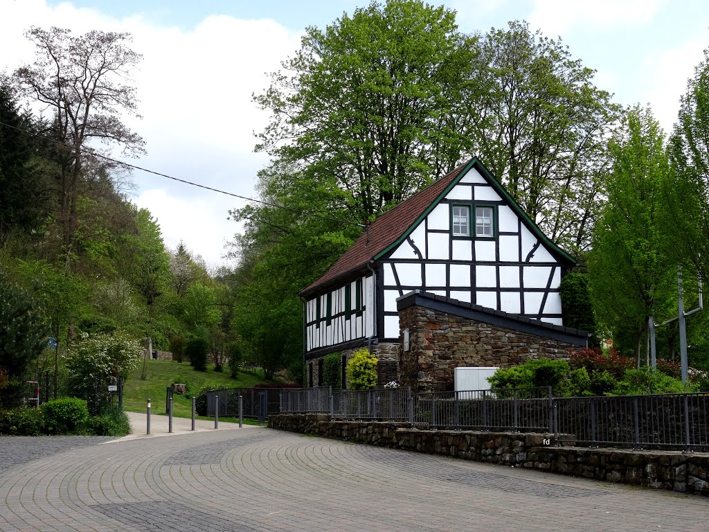 Rheinbreitbach Untere Burg Wirtschaftsgebäude. by Friedhelm Dröge