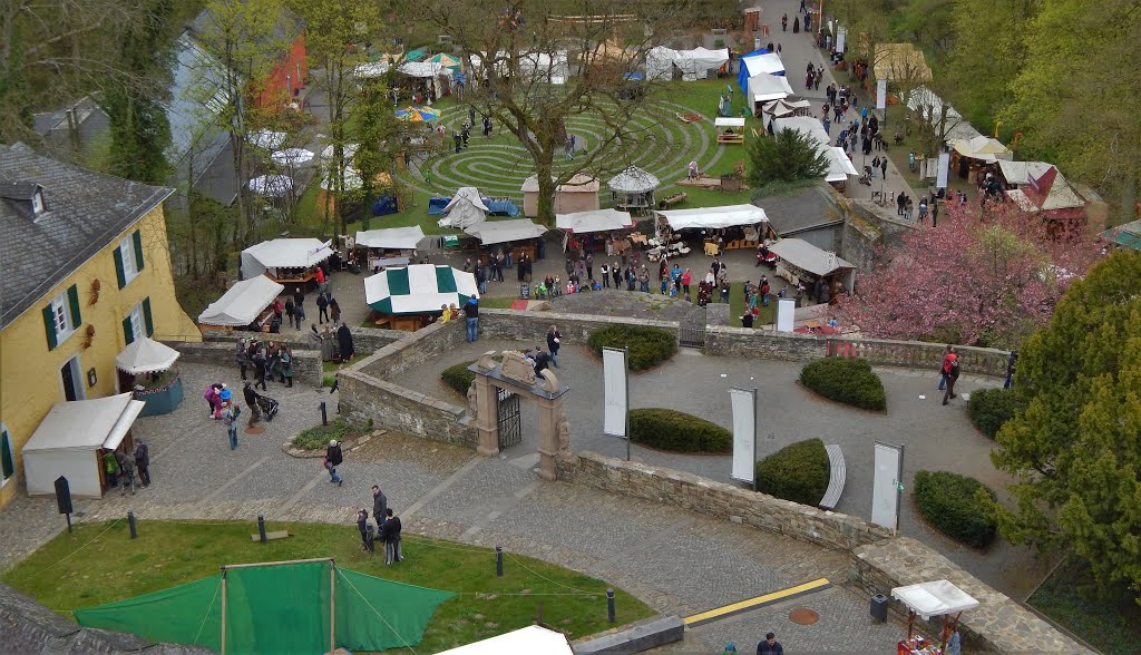 Schloss Homburg / Germany: "Schloss Homburg" bei Nümbrecht, ... Historischer, Mittelalterlicher Markt rund um das Schloss, ... Homburg Castle / Germany: "Homburg Castle" near Nümbrecht, ... Historic, Medieval market around the castle, ... Photographed in April 2016 by Armin U. P. (Earth V…