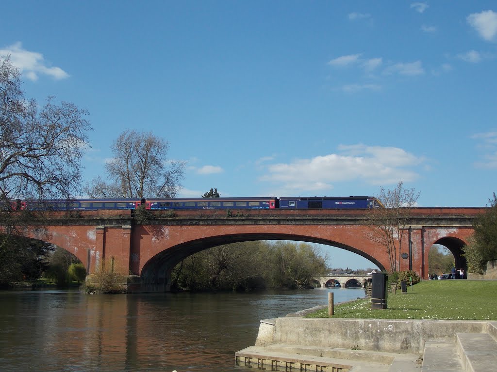 19/6/2016 - express HST on Maidenhead by The Loyal Passenger