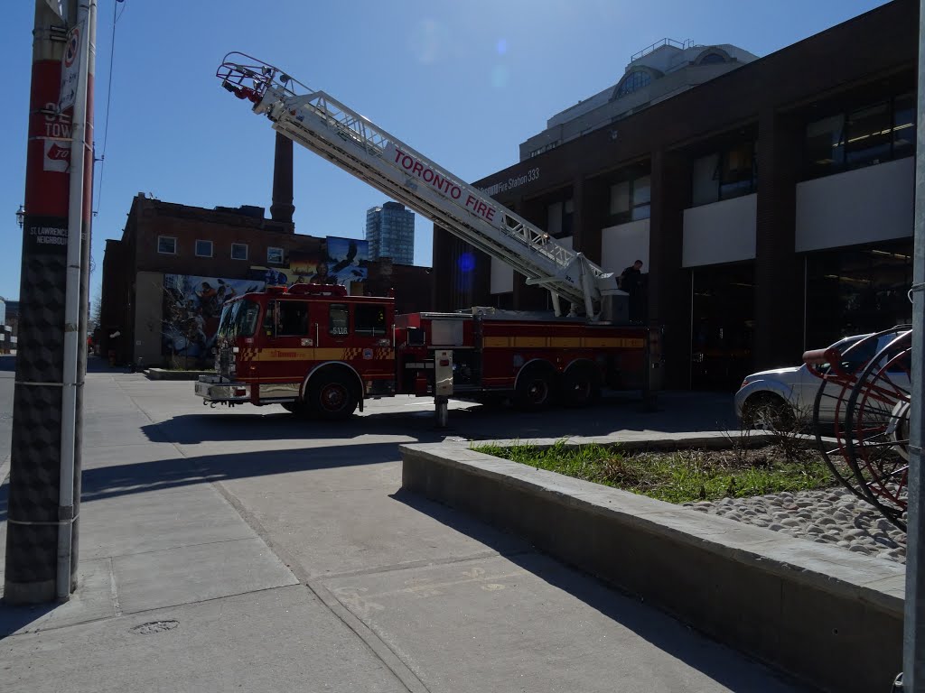 Routine maintenance outside fire hall 333, TFD, 2016 04 30 (3).JPG by OldYorkGuy