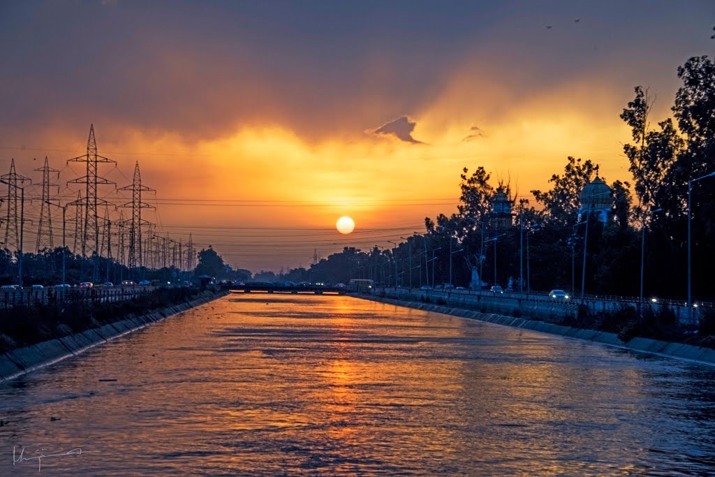 Ayali Khurd, Ludhiana, Punjab, India by Vijay Arora