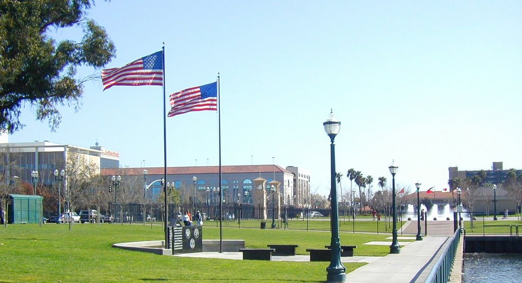 USA CA Stockton City water front 　（カリフォルニア州　ストックトン市） ☀　湖風に　涼を求めし　昼下がり　（小原善郎） by Yoshio Kohara